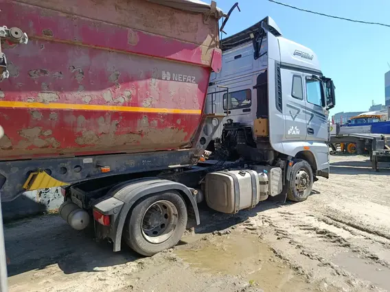 Седельный тягач FAW J7 2023 года б/у фото 6