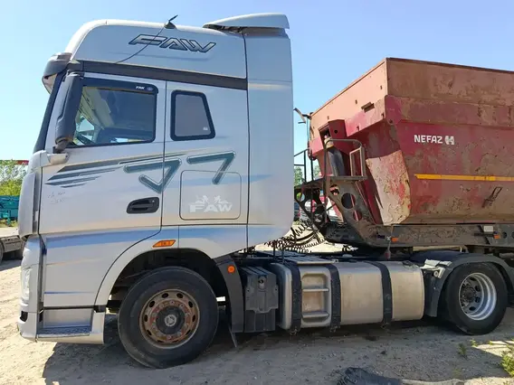 Седельный тягач FAW J7 2023 года б/у фото 8