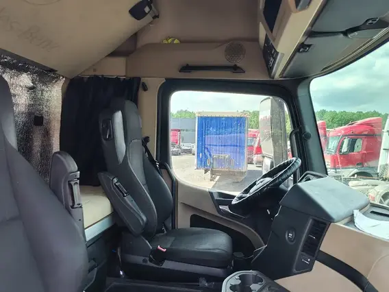 Седельный тягач Mercedes-Benz Actros 2021 года б/у фото 12