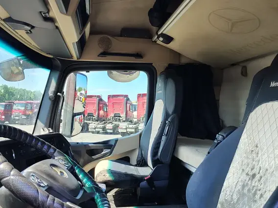 Седельный тягач Mercedes-Benz Actros 2021 года б/у фото 11