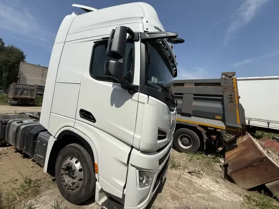 Седельный тягач Shacman SX4188YY381 2023 года б/у
