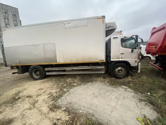 Фургон-рефрижератор HINO 500 2016 года б/у