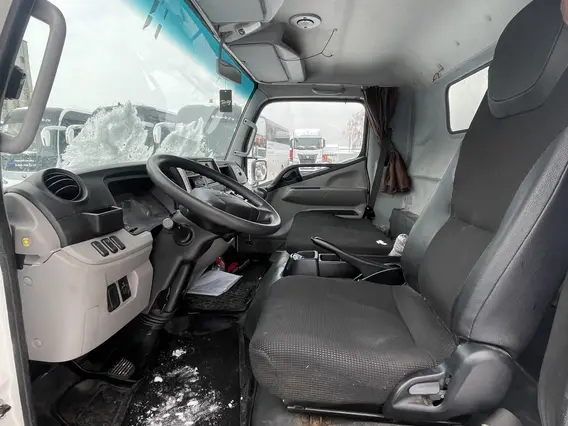 Изотермический фургон Mitsubishi Fuso Canter 2021 года б/у фото 10