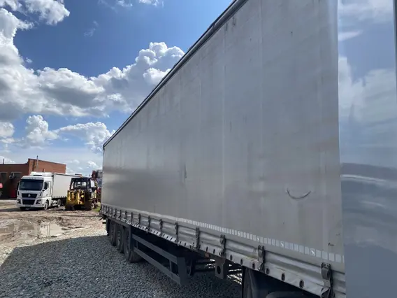 Тентованный полуприцеп Schmitz SCB S3T 2018 года б/у фото 2