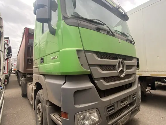 Седельный тягач Mercedes-Benz Actros 2018 года б/у