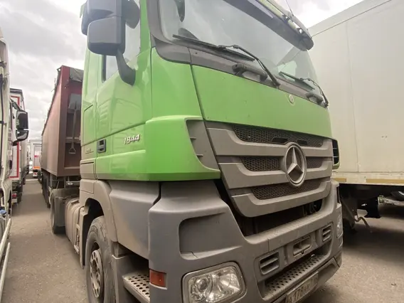 Седельный тягач Mercedes-Benz Actros 2018 года б/у фото 2