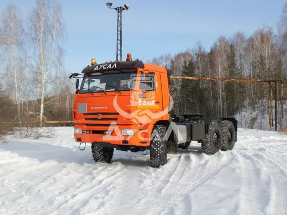 Тягач Камаз 43118  б/у