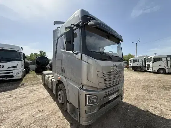 Седельный тягач FAW JH6 2023 года б/у
