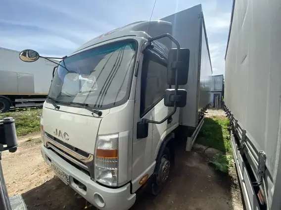 Тентованный грузовик JAC N90LS 2023 года б/у фото 2