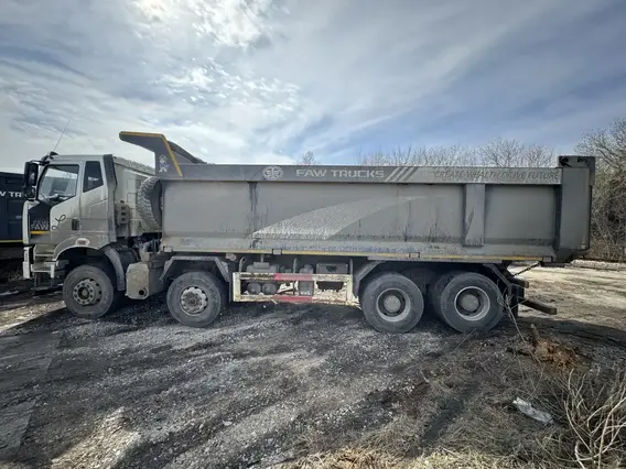 Самосвал FAW J6 2023 года б/у фото 3
