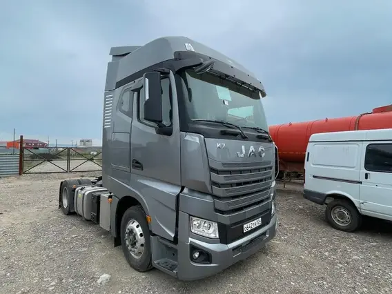 Седельный тягач JAC K7 2023 года б/у фото 3