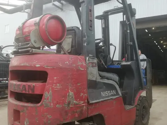 Вилочный погрузчик Nissan P1F1A15D 2007 года б/у