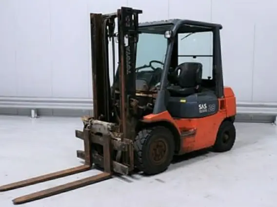 Вилочный погрузчик Toyota 62-7FD25  б/у