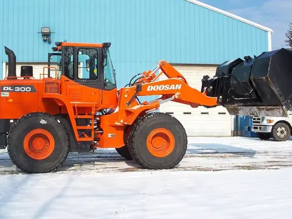 Фронтальный погрузчик Doosan DL300 2018 года новый