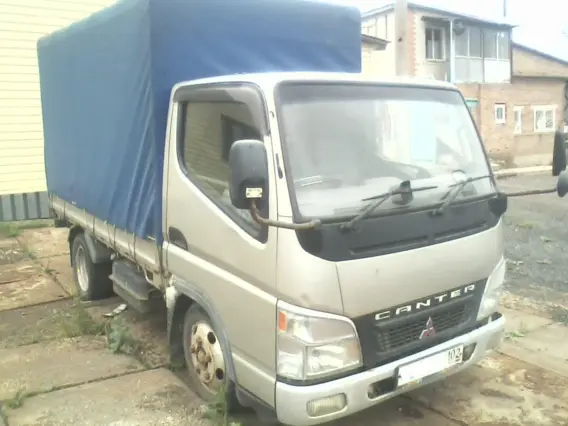 Тентованный грузовик Mitsubishi Canter 2003 года б/у
