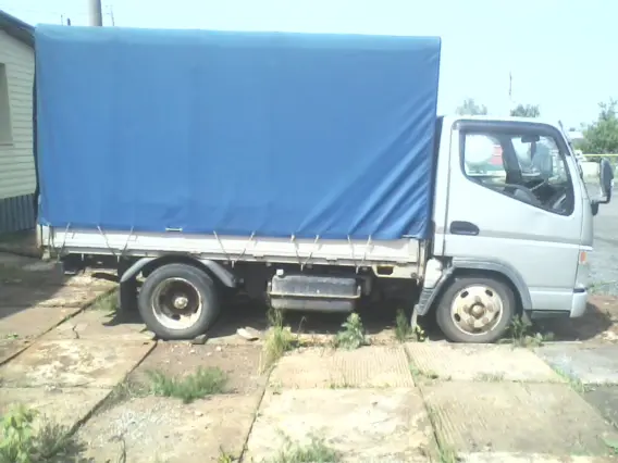 Тентованный грузовик Mitsubishi Canter 2003 года б/у фото 2