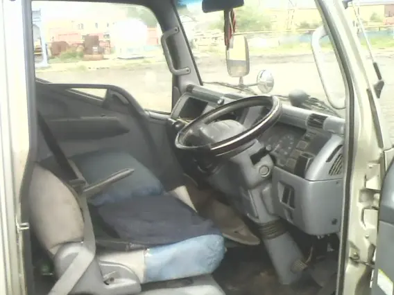 Тентованный грузовик Mitsubishi Canter 2003 года б/у фото 4