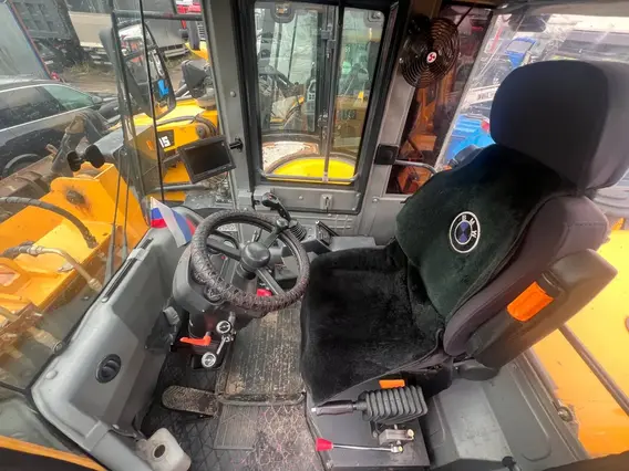 Погрузчик сельскохозяйственный BULL SL300 2023 года б/у фото 7