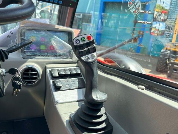 Телескопический погрузчик YUGONG TR4018 2026 года новый фото 16