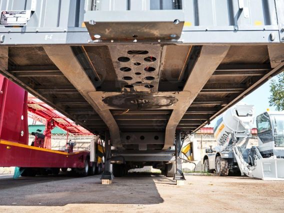 Шторный полуприцеп Luxuda LZC9404XXYCL 2024 года новый фото 6