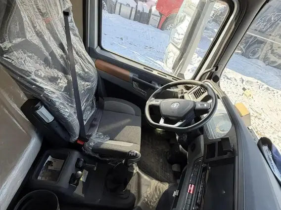 Тягач Shacman SX42584V324 2024 года новый фото 4