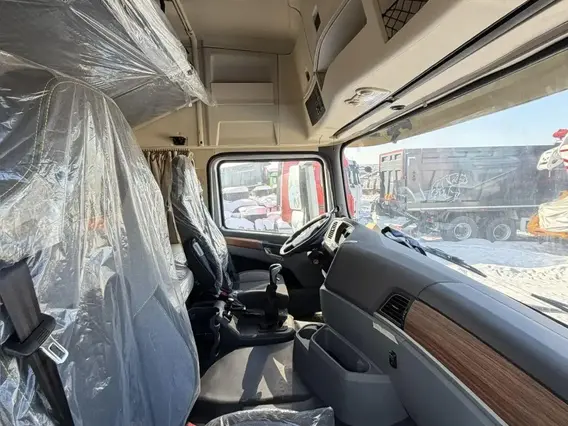 Тягач Shacman SX42584V324 2024 года новый фото 6