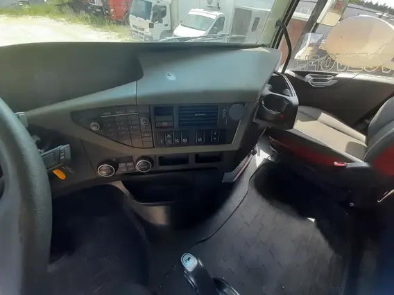 Седельный тягач Volvo FH 2017 года б/у фото 10