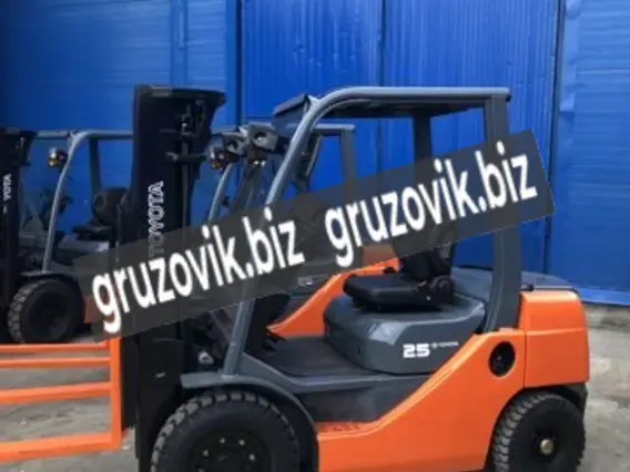 Вилочный погрузчик Toyota 32-8FG25 2008 года б/у