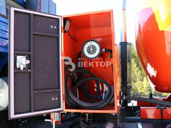 Нефтевоз Камаз 43118  б/у фото 10