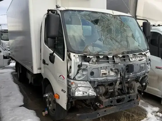 Изотермический фургон HINO 300 2021 года б/у