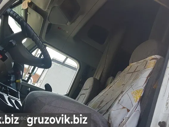 Тягач Freightliner CL120 2003 года б/у