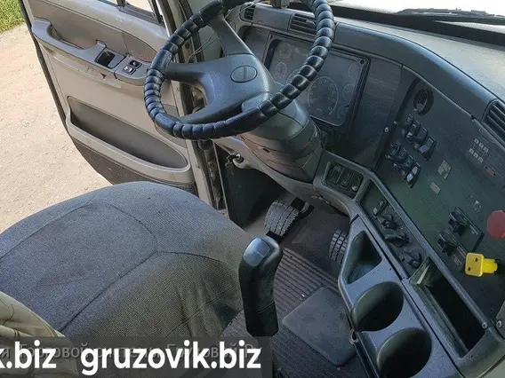 Тягач Freightliner CL120 2003 года б/у фото 3