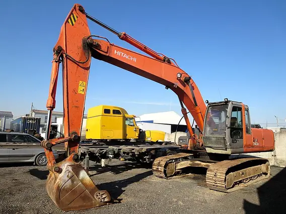 Экскаватор Hitachi ZX 240H 2003 года б/у