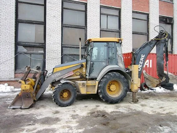 Экскаватор-погрузчик John Deere 325J 2012 года б/у