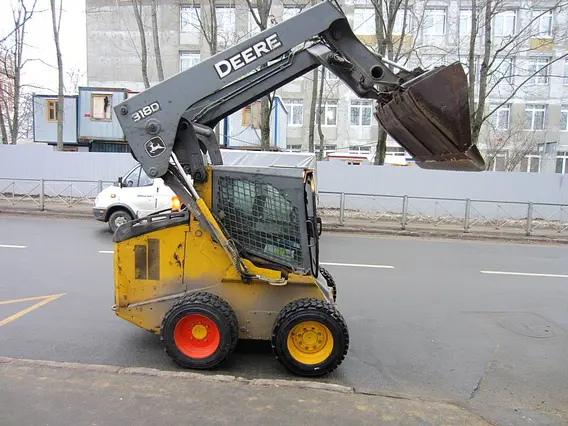 Фронтальный погрузчик John Deere 318d 2012 года б/у