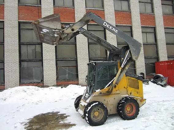 Фронтальный погрузчик John Deere 328 D 2010 года б/у