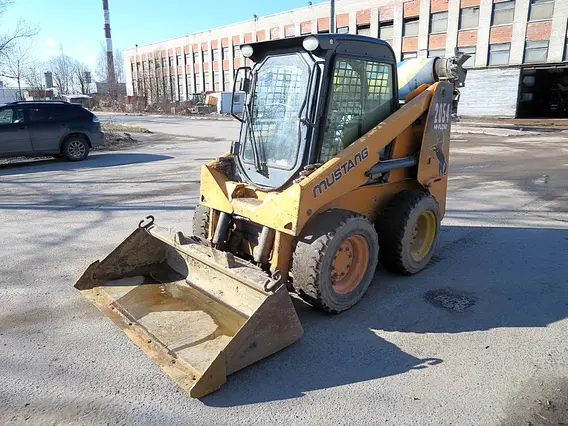Фронтальный погрузчик Mustang 2054 2011 года б/у