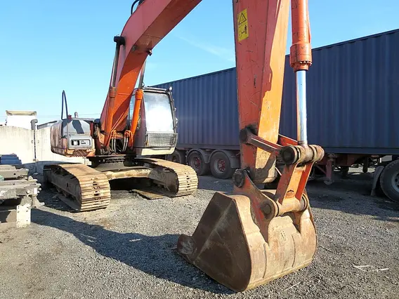 Экскаватор Hitachi ZX 240H 2003 года б/у фото 3