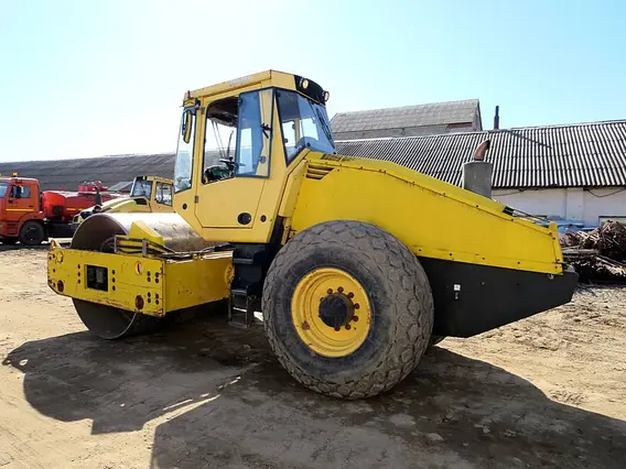 Дорожный каток Bomag BW 213 D-40 2006 года б/у фото 2