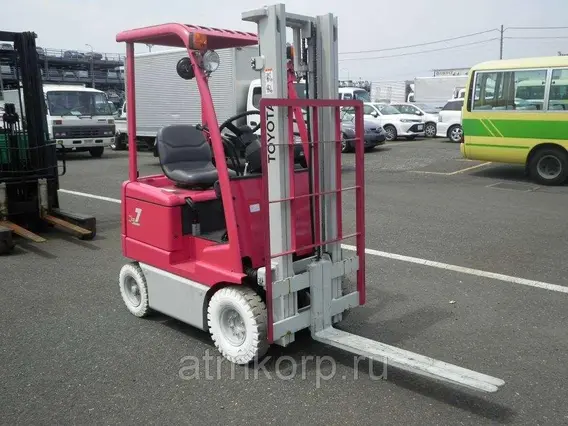 Вилочный погрузчик Toyota FORKLIFT 2018 года б/у