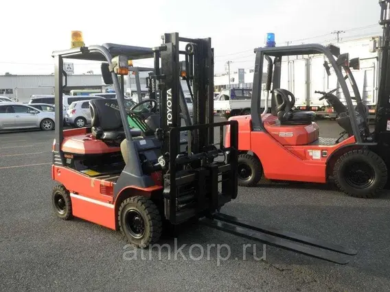Вилочный погрузчик Toyota FORKLIFT 2012 года б/у
