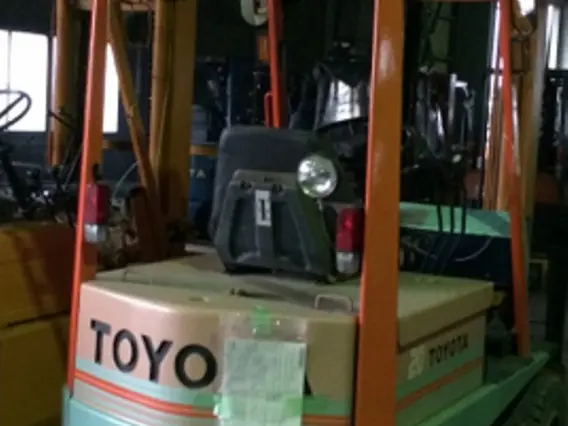 Вилочный погрузчик Toyota FORKLIFT 4FB20 1988 года б/у фото 2