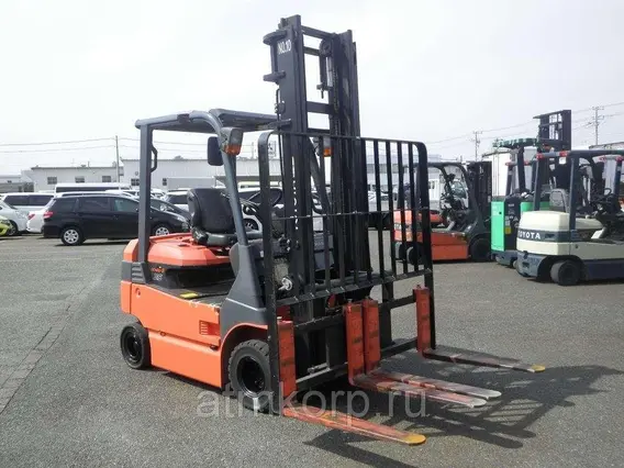 Вилочный погрузчик Toyota FORKLIFT 7FBH25 2012 года б/у