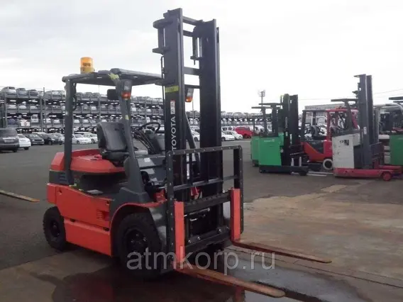 Вилочный погрузчик Toyota FORKLIFT 7FB30 2012 года б/у