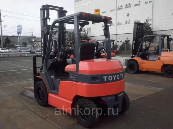 Вилочный погрузчик Toyota FORKLIFT 7FB30 2012 года б/у фото 2