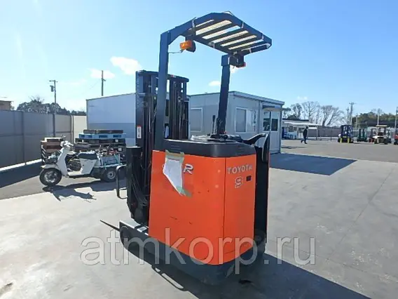 Вилочный погрузчик Toyota FORKLIFT 7FBRK9 2003 года б/у фото 4