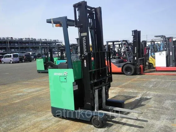 Вилочный погрузчик Toyota FORKLIFT 7FBR10 2011 года б/у