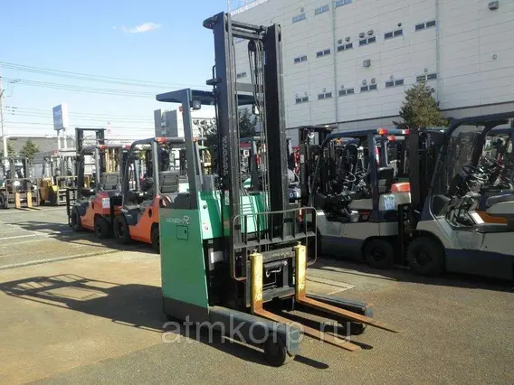 Вилочный погрузчик Toyota FORKLIFT 7FBR18 2010 года б/у