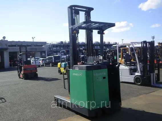 Вилочный погрузчик Toyota FORKLIFT 7FBR18 2010 года б/у фото 2