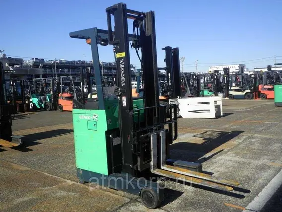 Штабелер Toyota FORKLIFT 7FBR14 2010 года б/у